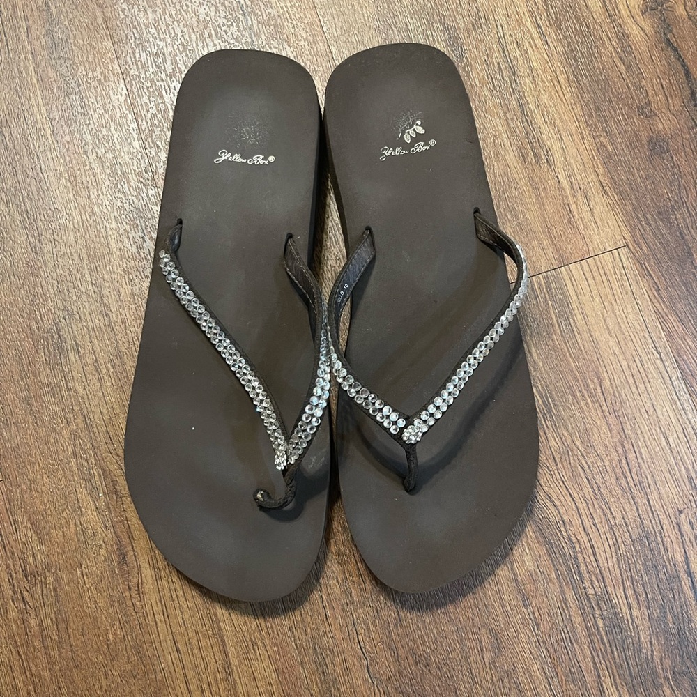 Yellow Box (Jello) Flip Flops. Color: Brown. With rhinestones. Size: 10